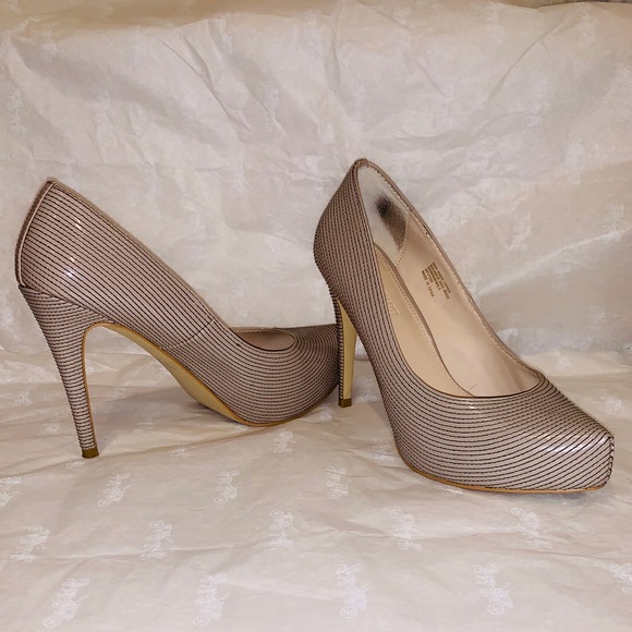 Victoria Secret Pumps Beige Size 8.5 - Picture 2 of 7